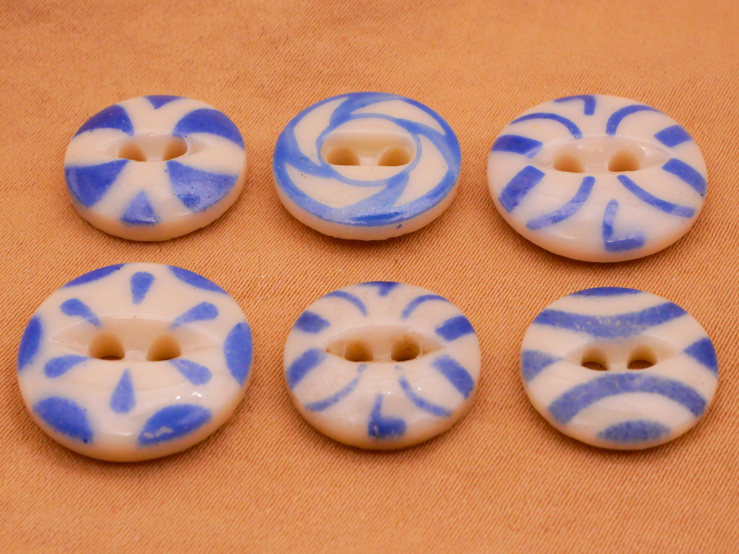 Stencil Blue and White China Button Various 14-17mm