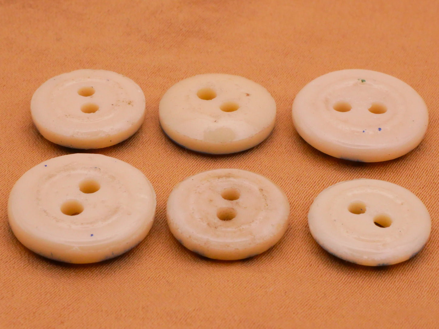 Stencil Blue and White China Button Various 14-17mm