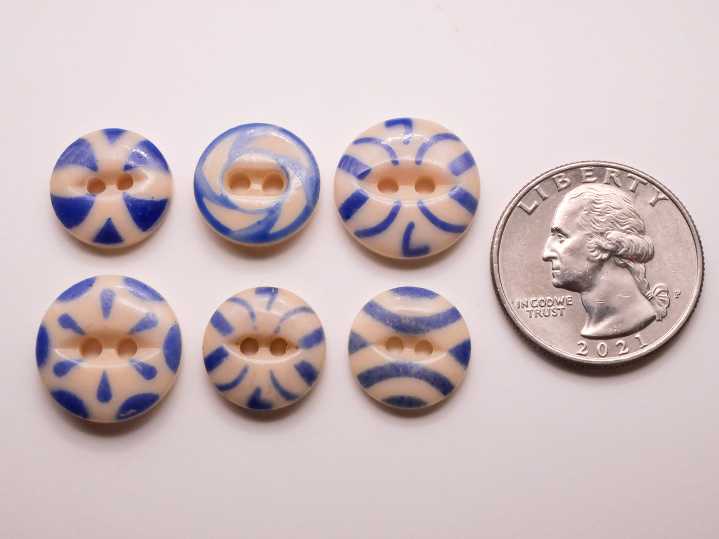 Stencil Blue and White China Button Various 14-17mm