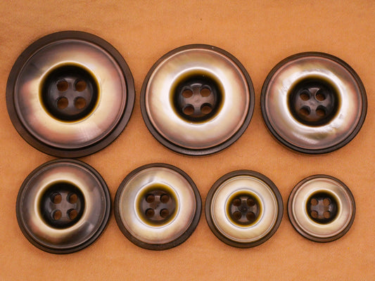 Shell Look Vintage Plastic Graduated Sizes Set of Seven Buttons 18-35mm