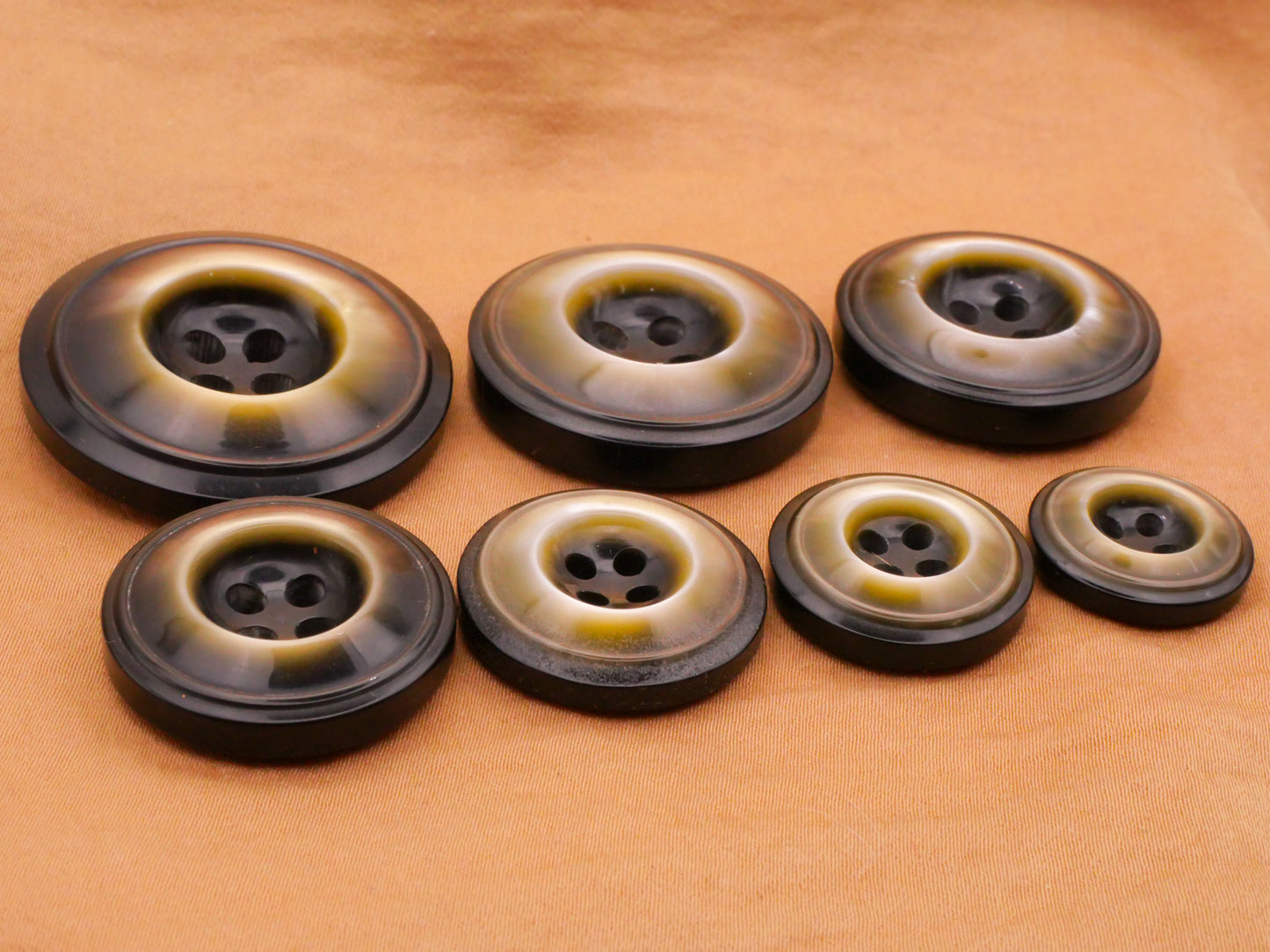 Shell Look Vintage Plastic Graduated Sizes Set of Seven Buttons 18-35mm