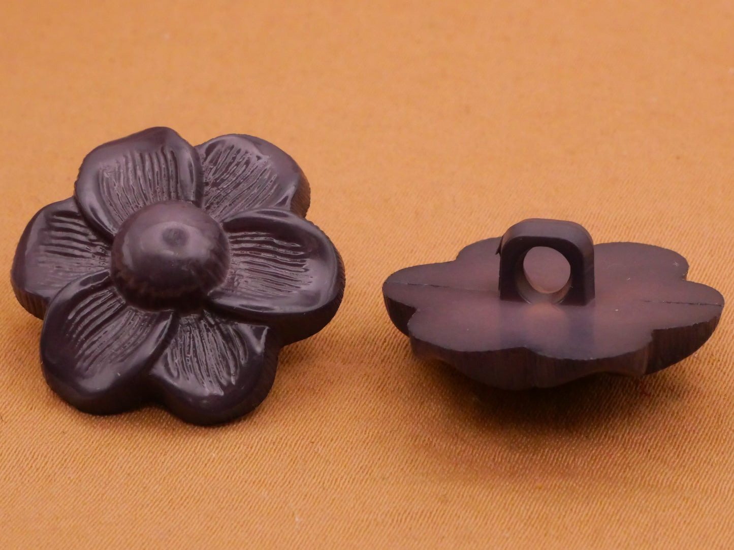 Flower Purple Vintage Plastic Pair of Buttons 23mm