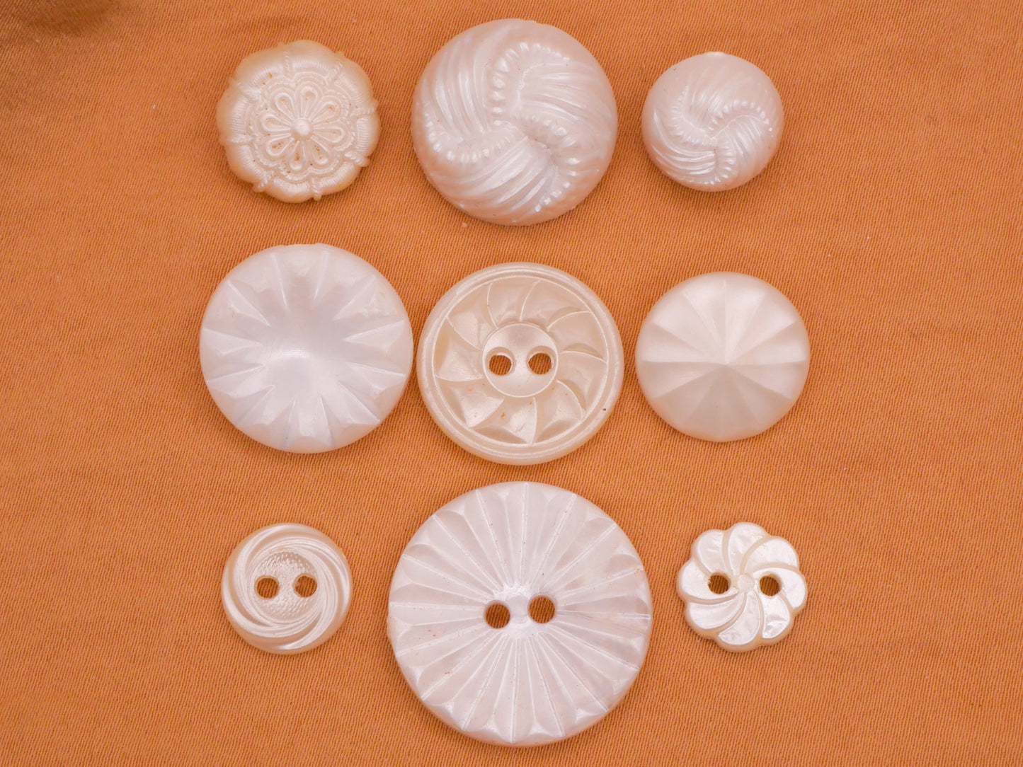 White Pearlized Plastic Vintage Housecoat Button Various 11-23mm
