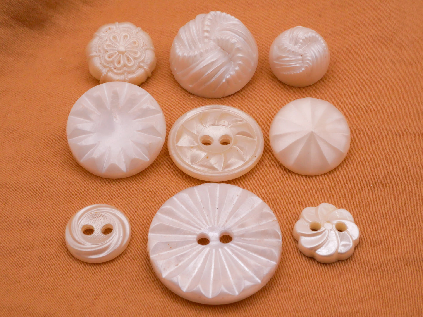 White Pearlized Plastic Vintage Housecoat Button Various 11-23mm