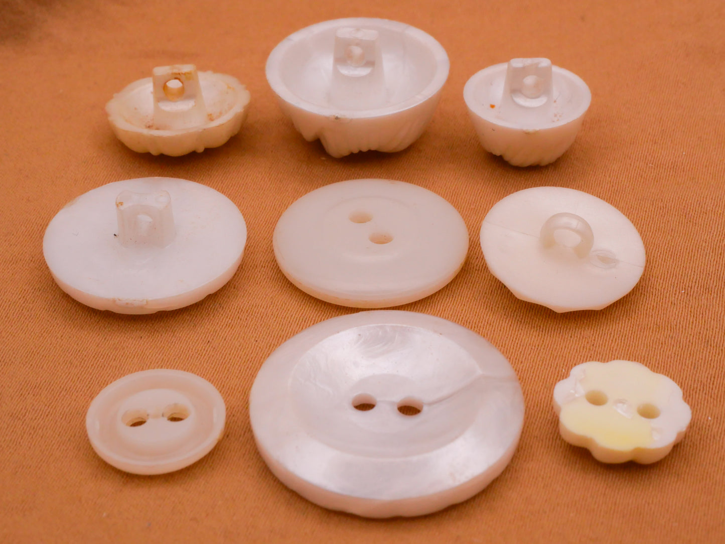 White Pearlized Plastic Vintage Housecoat Button Various 11-23mm