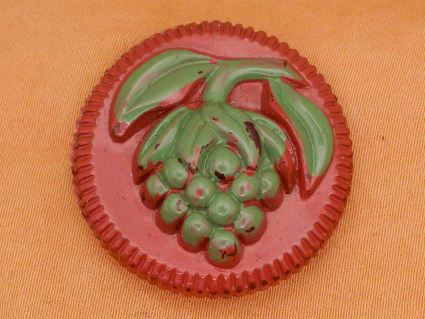 Grape Bunch Rust Green Celluloid Early Plastic Button 28mm