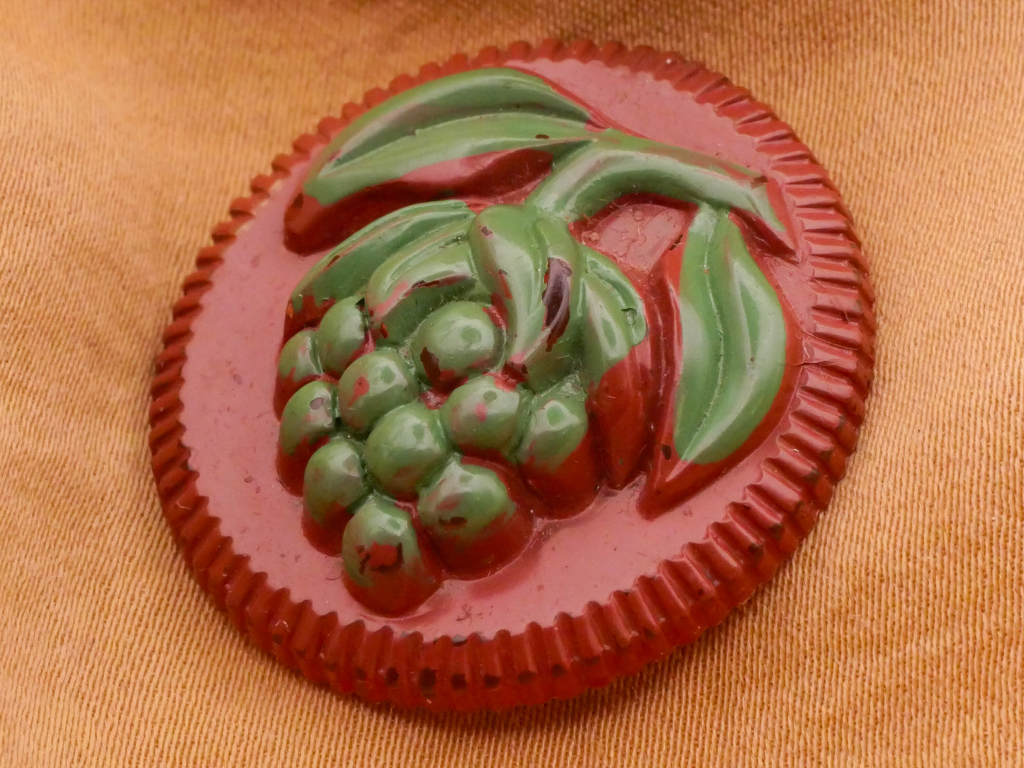 Grape Bunch Rust Green Celluloid Early Plastic Button 28mm