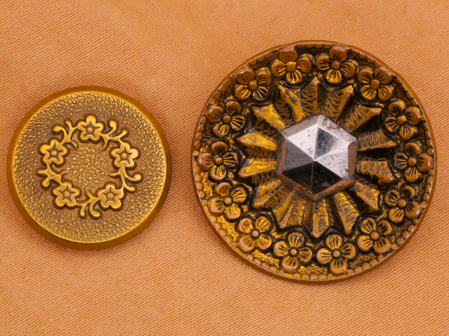 Flower Floral Wreath Brass Metal Button Various 17-25mm