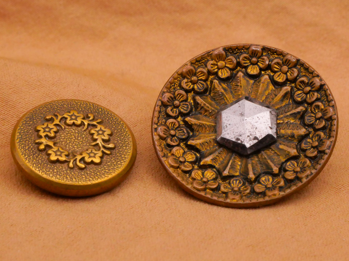 Flower Floral Wreath Brass Metal Button Various 17-25mm