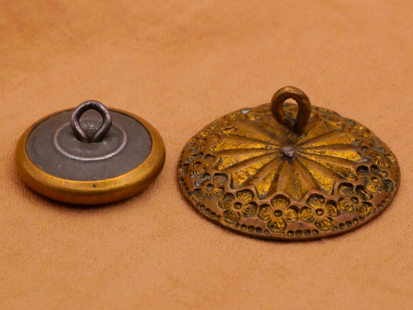 Flower Floral Wreath Brass Metal Button Various 17-25mm