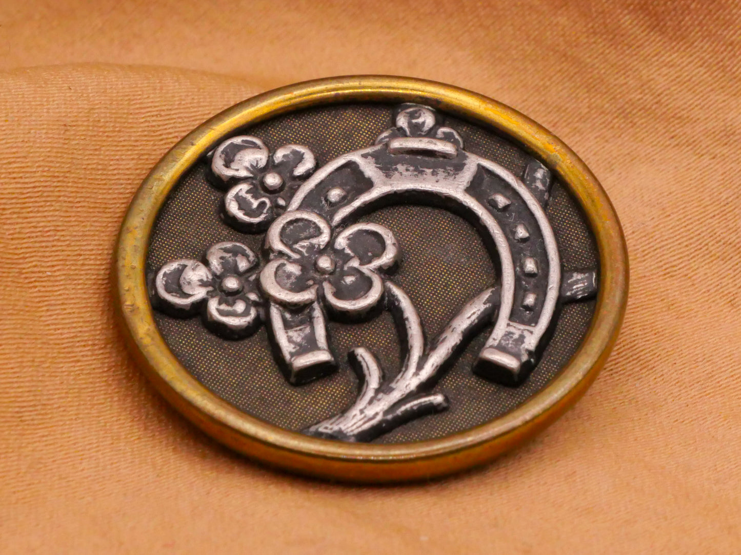 Horseshoe Flower Clover Two-Tone Metal Button 27mm
