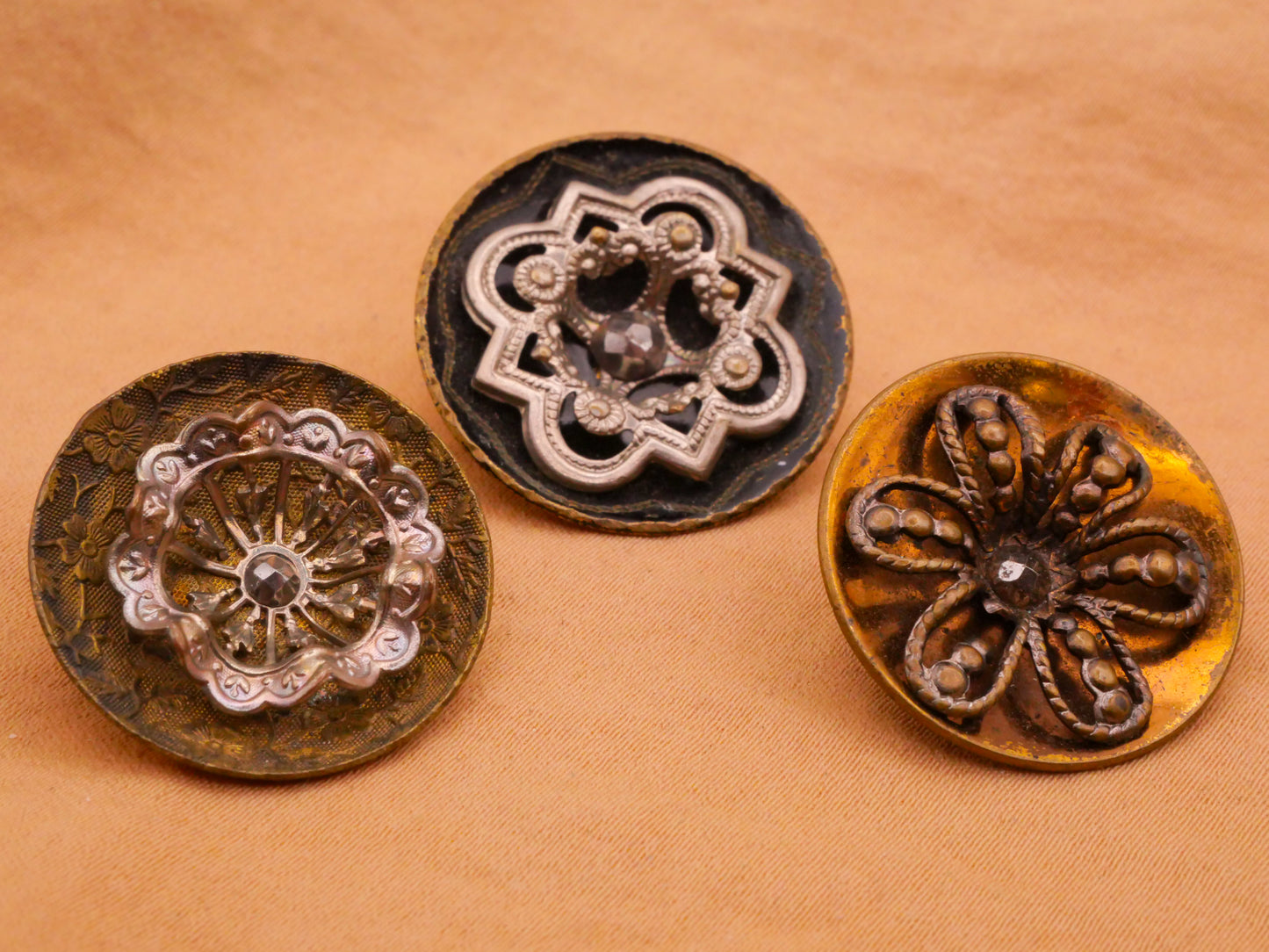 Medallion Cup Steel-Cut Center Metal Button Various 24-25mm