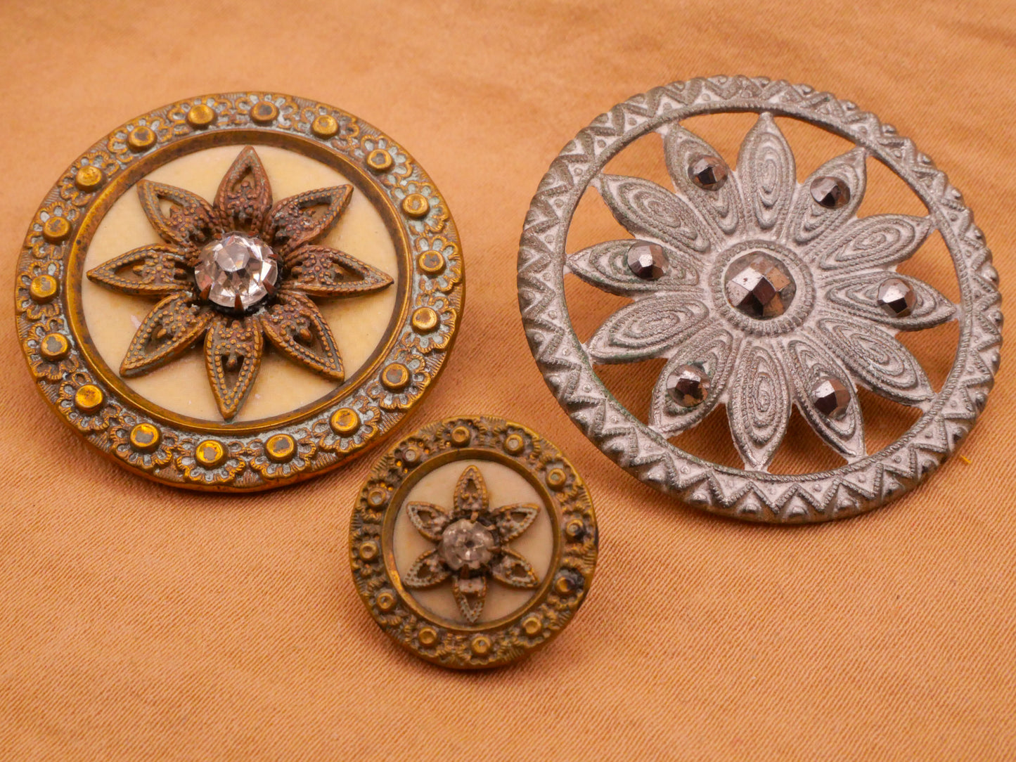 Starburst Flower Victorian Metal Button Various 16-34mm