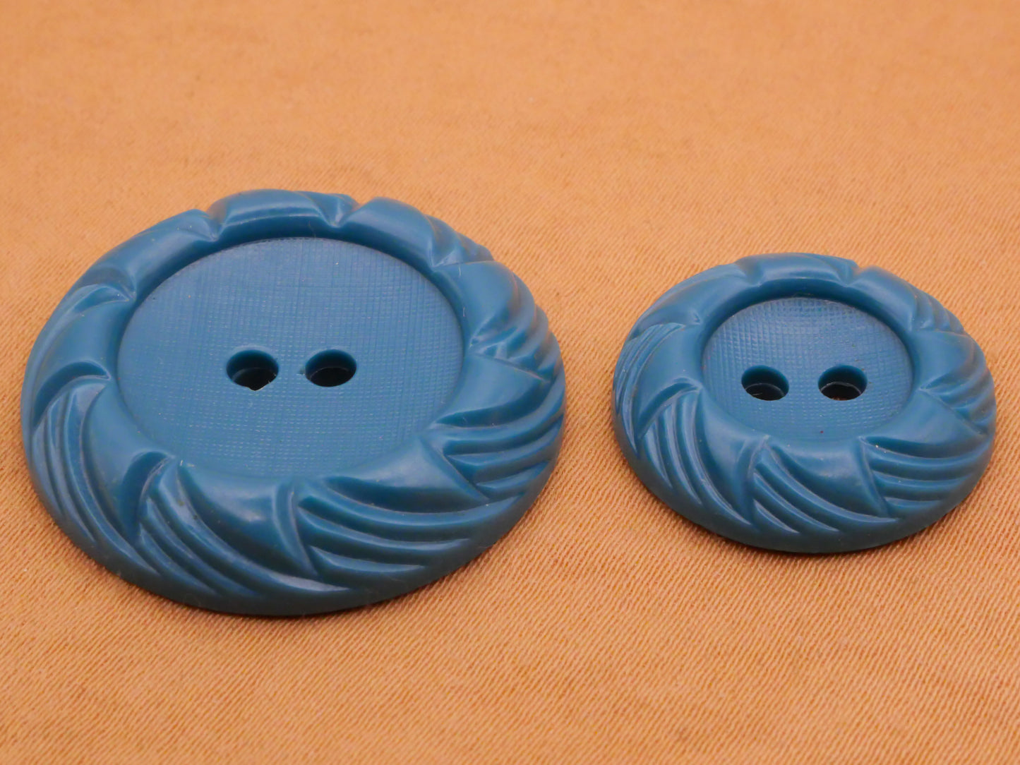 Wave Wavy Edge Blue-Green Vintage Plastic Button Various 19-27mm