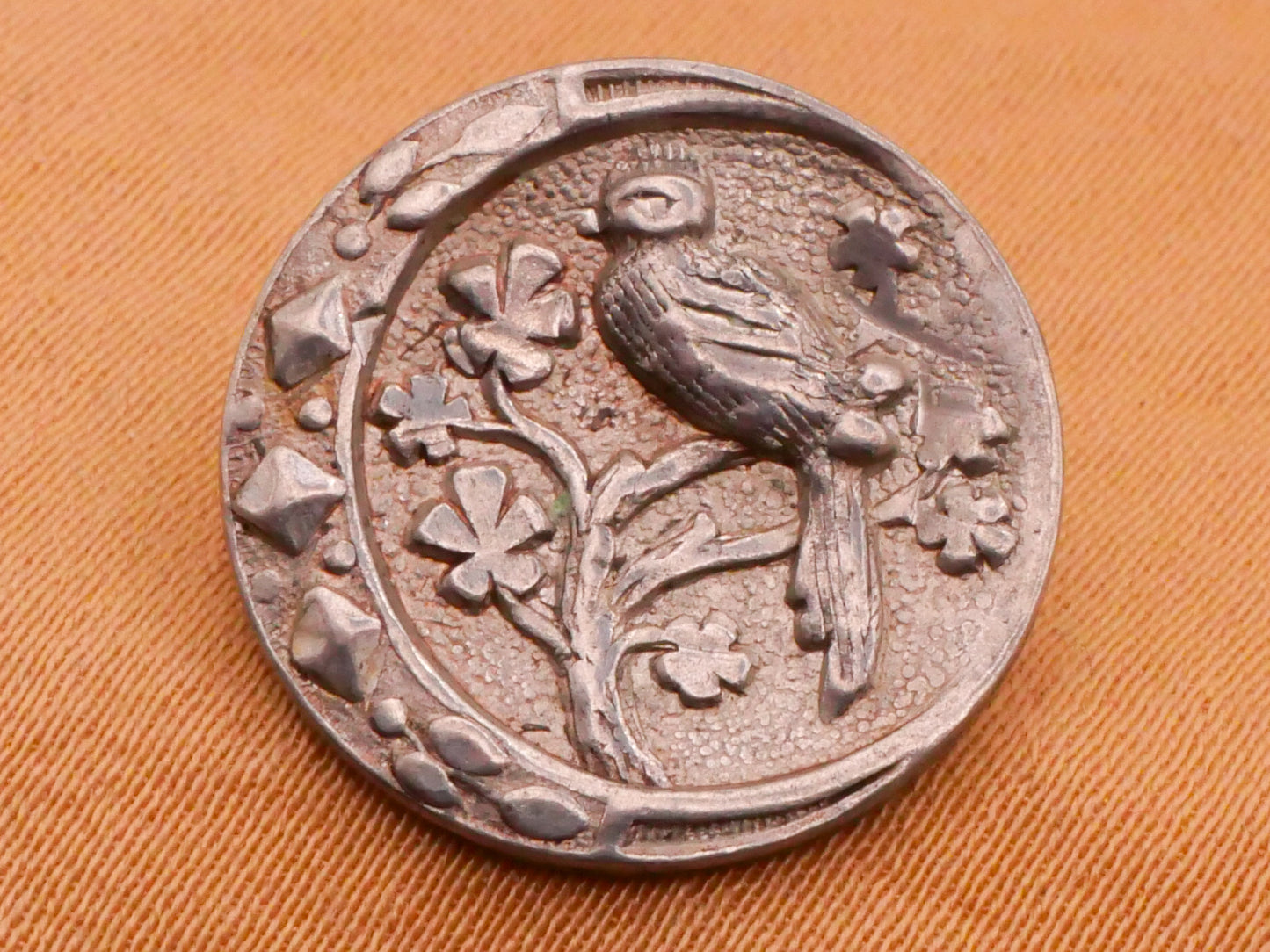 Bird Design Metal Picture Button Various 17-20mm
