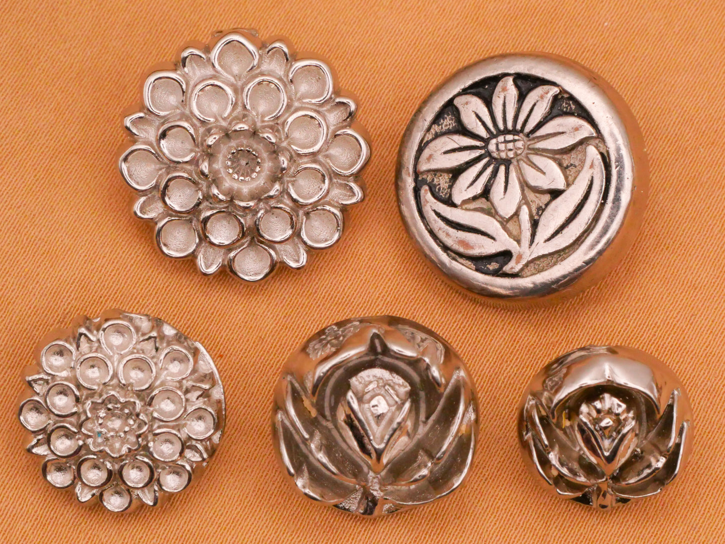 Flower Species Metallized Silver Plastic Button Various 14-19mm