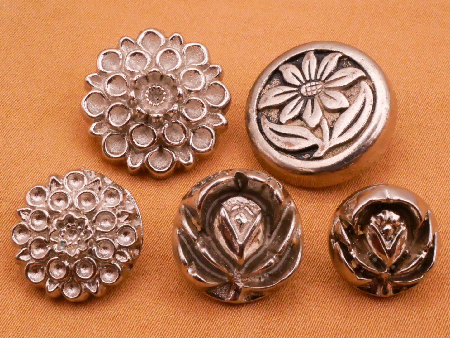 Flower Species Metallized Silver Plastic Button Various 14-19mm