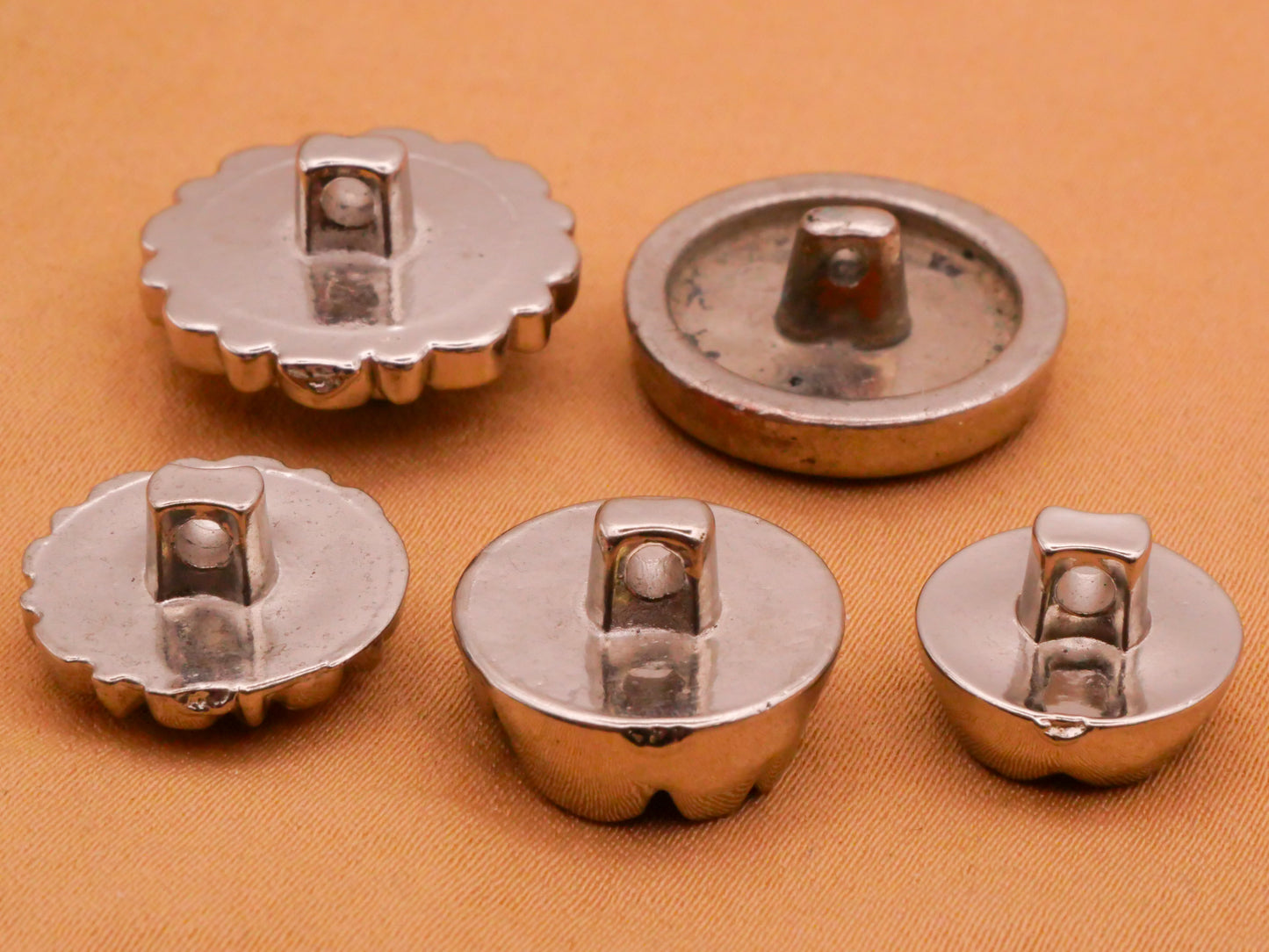 Flower Species Metallized Silver Plastic Button Various 14-19mm