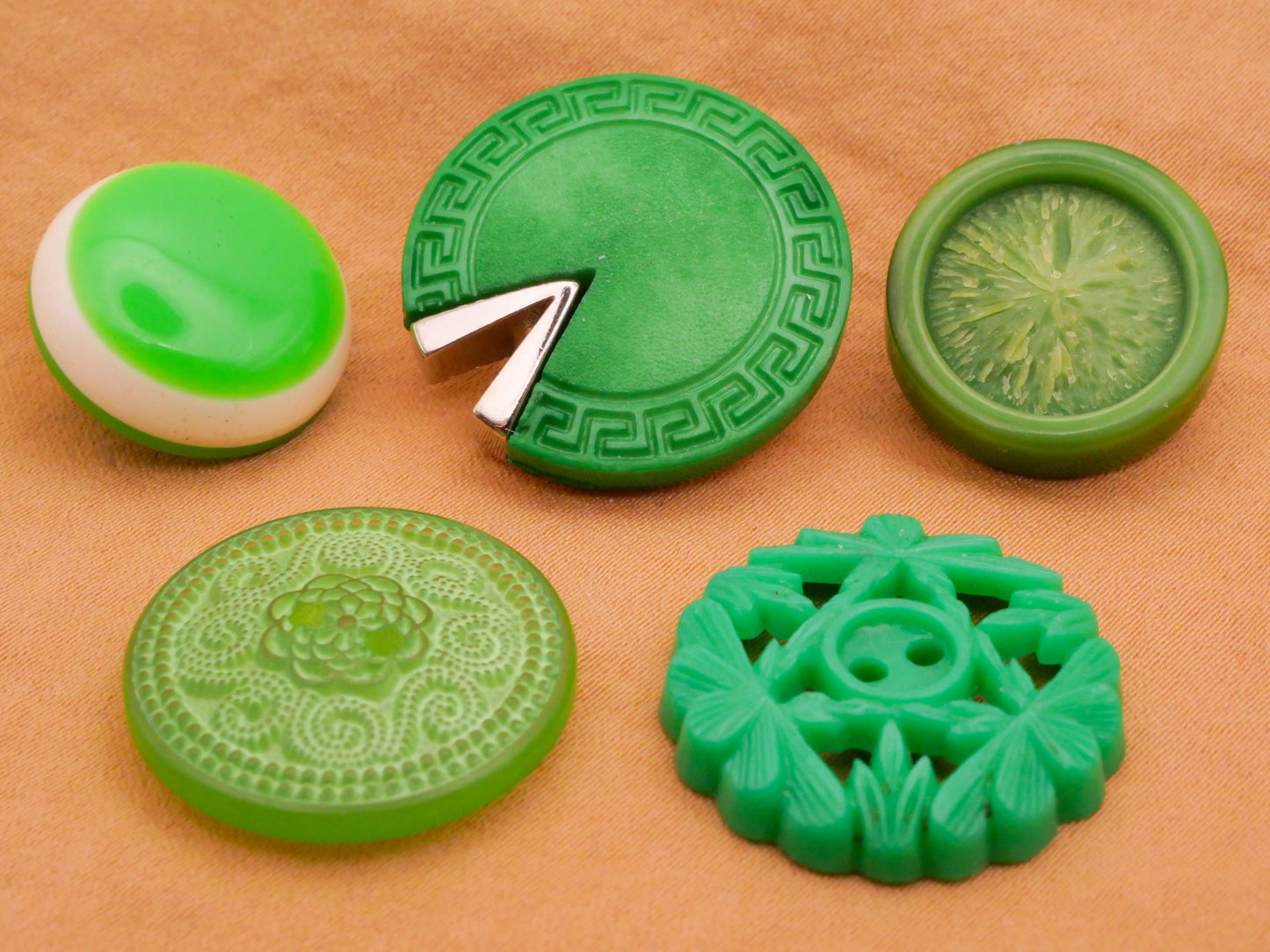 Bright Green Vintage Plastic Button Various 18-24mm
