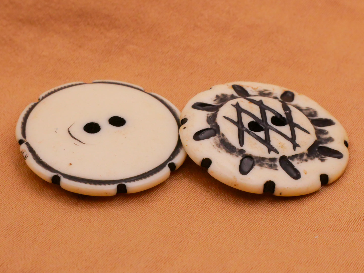 Sand Dollar Shell Look Vintage Plastic Button 23mm
