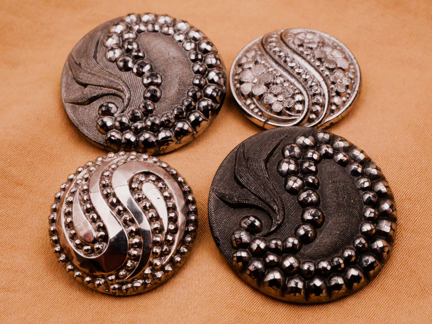 Paisley Leaf Steel-Cut Look Silver Luster Black Glass Button Various 21-28mm