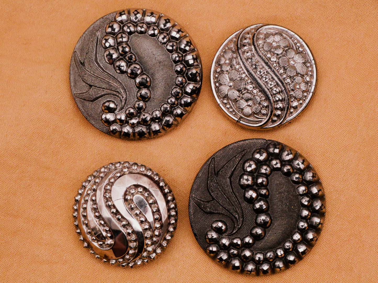 Paisley Leaf Steel-Cut Look Silver Luster Black Glass Button Various 21-28mm