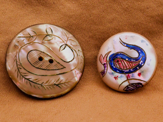 Paisley Leaf Design Etched Mother of Pearl Shell Button Various 17-23mm