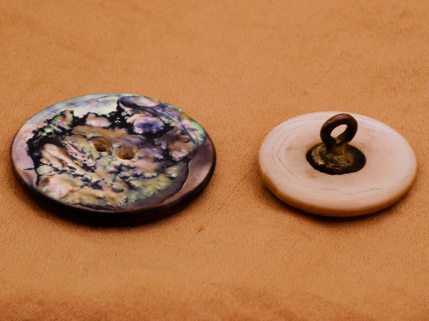 Paisley Leaf Design Etched Mother of Pearl Shell Button Various 17-23mm