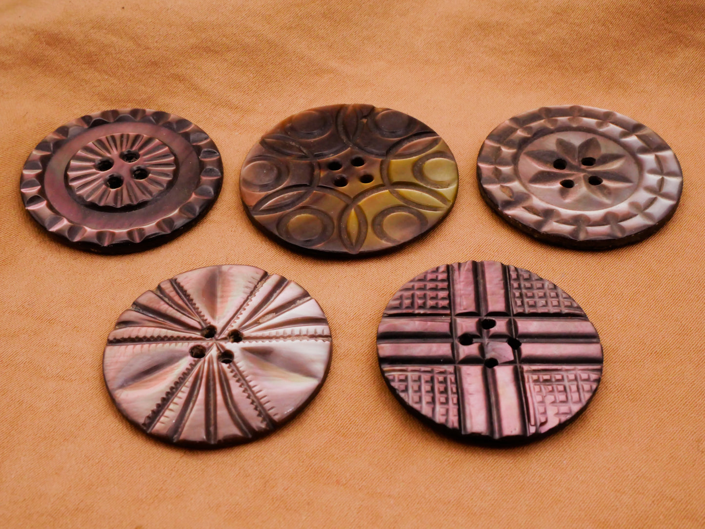 Radial Design Smokey Mother of Pearl Shell Button Various 27-30mm