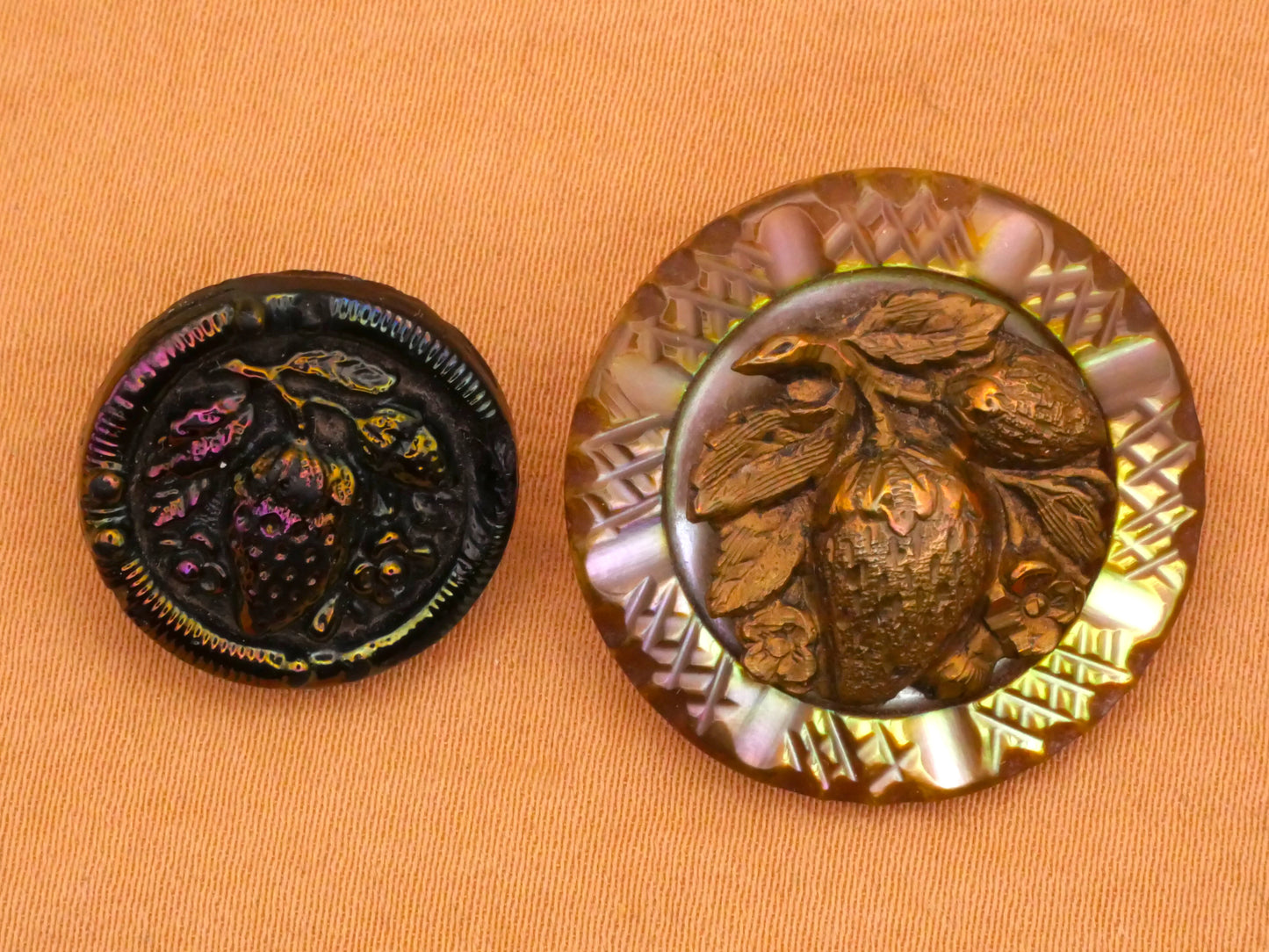 Strawberry Fruit Glass or Mother of Pearl Button Various 17-25mm