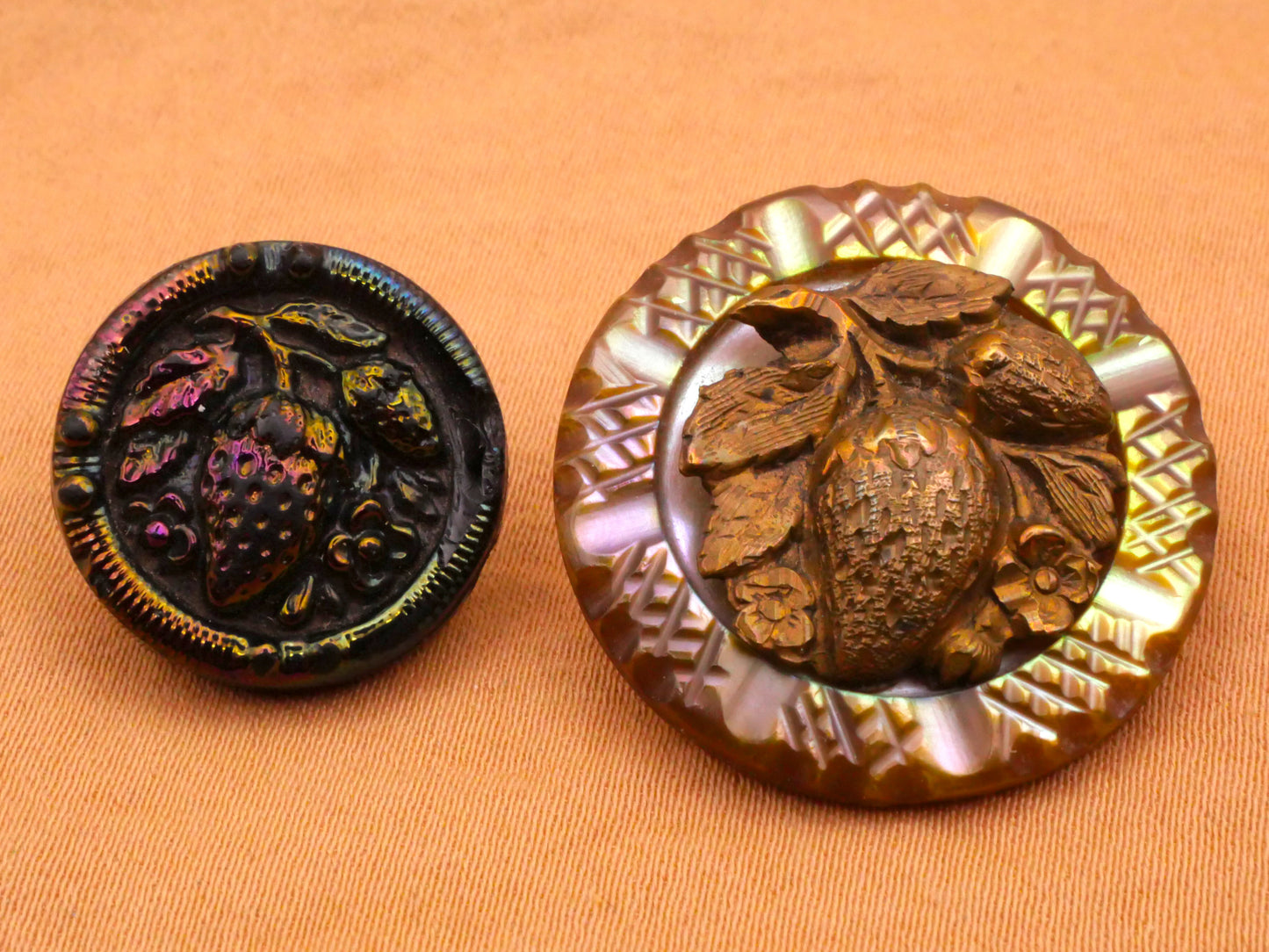Strawberry Fruit Glass or Mother of Pearl Button Various 17-25mm