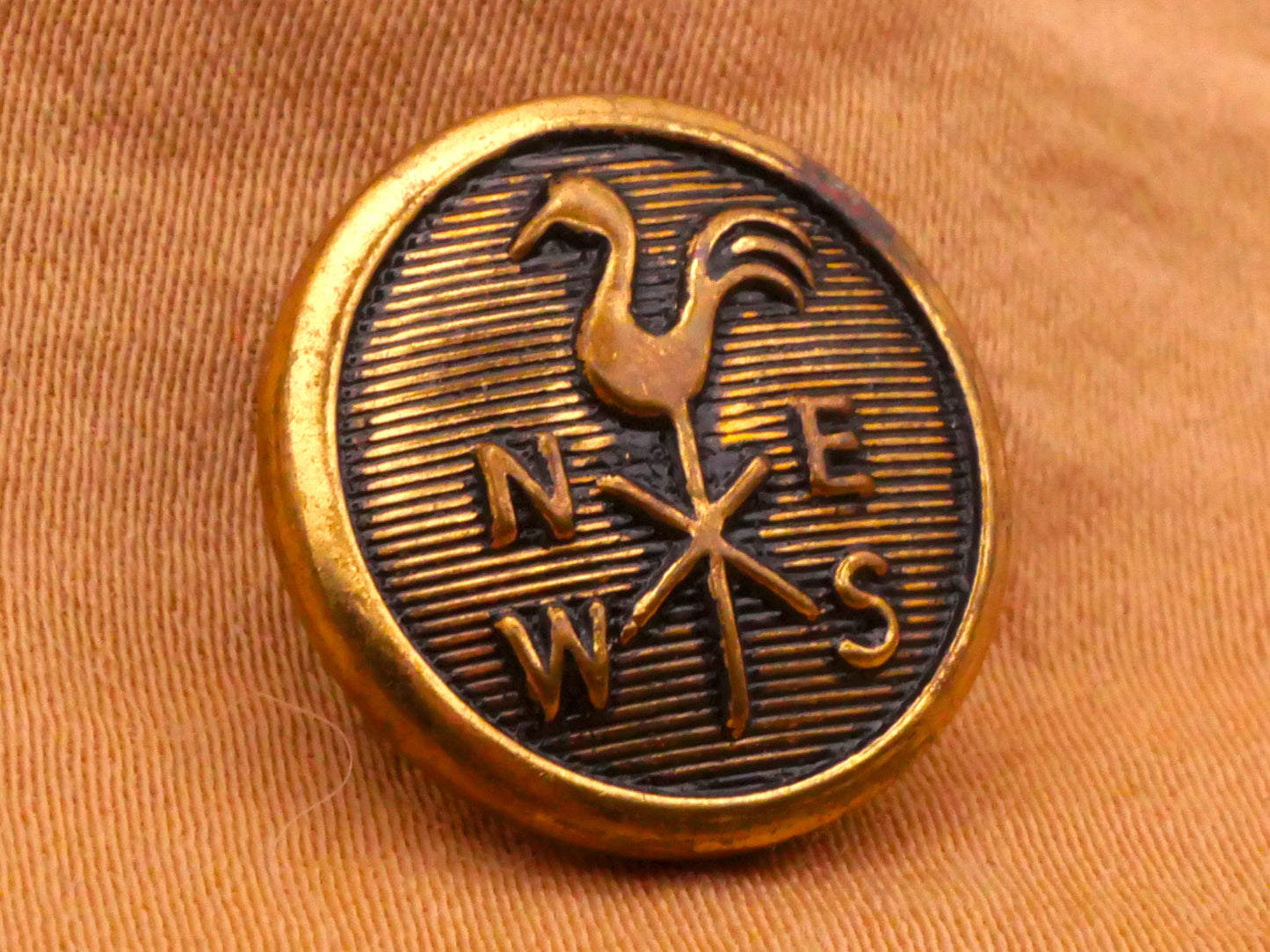 Weathervane Rooster NESW Verbal Metal Button 16mm