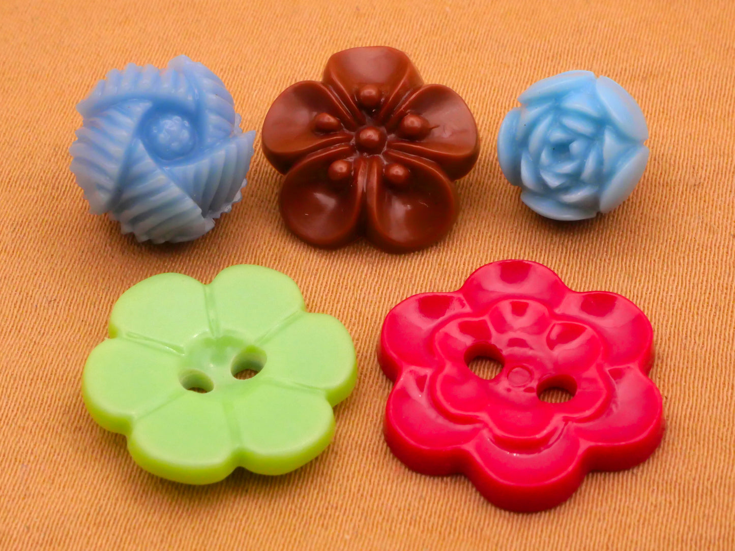 Flower Shape Design Vintage Plastic Button Various 10-19mm