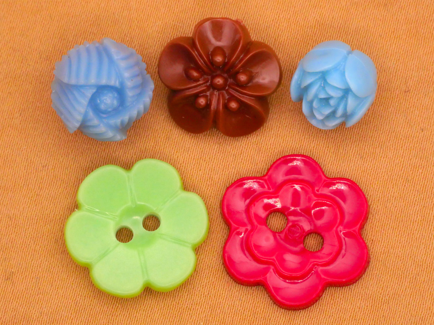 Flower Shape Design Vintage Plastic Button Various 10-19mm