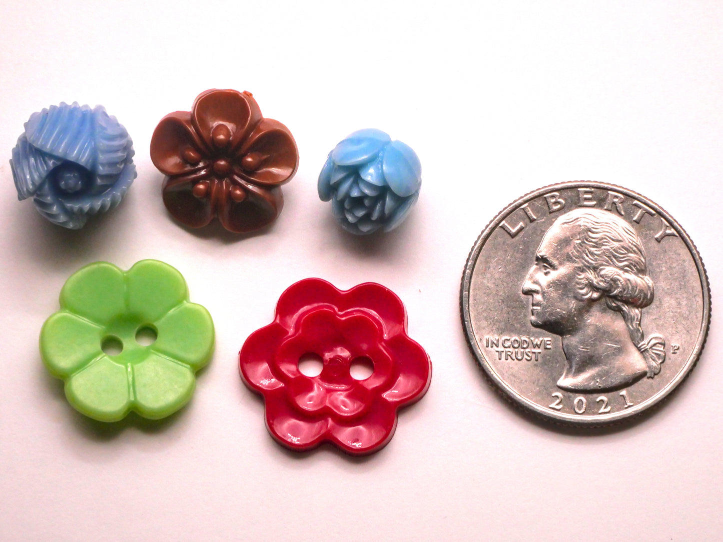 Flower Shape Design Vintage Plastic Button Various 10-19mm