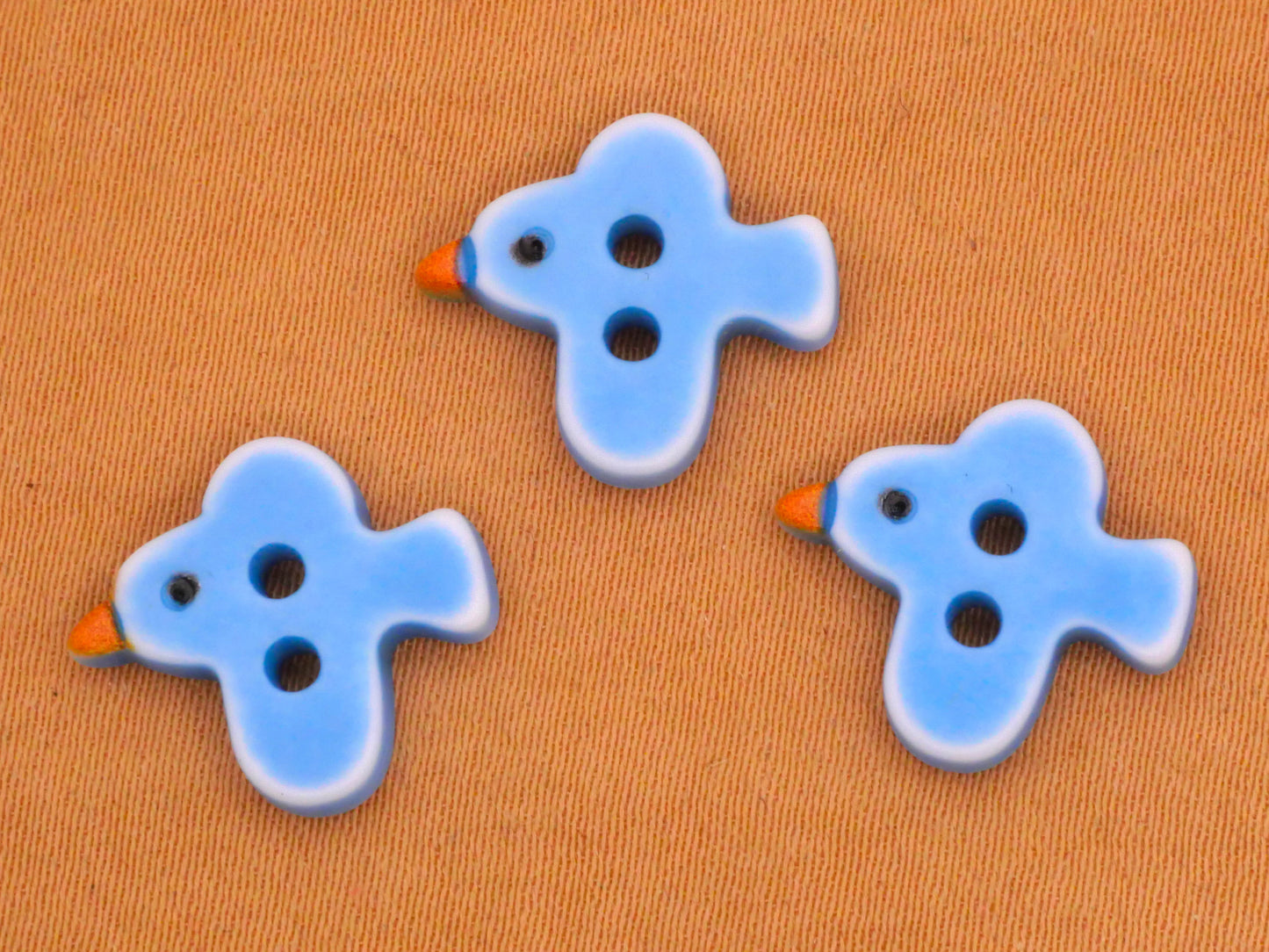 Blue Bird Flying Plastic Set of Three Buttons 13x14mm