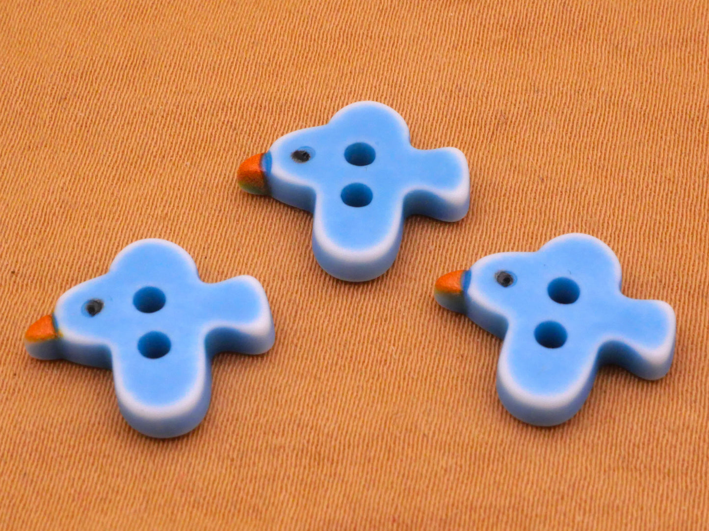 Blue Bird Flying Plastic Set of Three Buttons 13x14mm