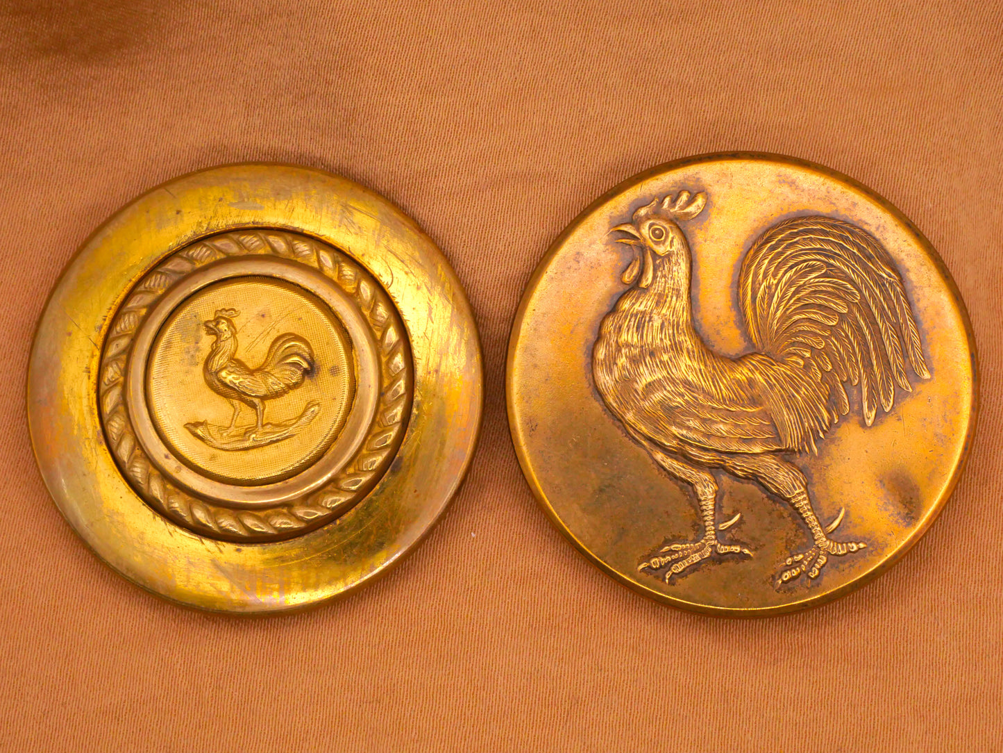 Rooster Brass Colored Metal Large Victorian Button 37-38mm