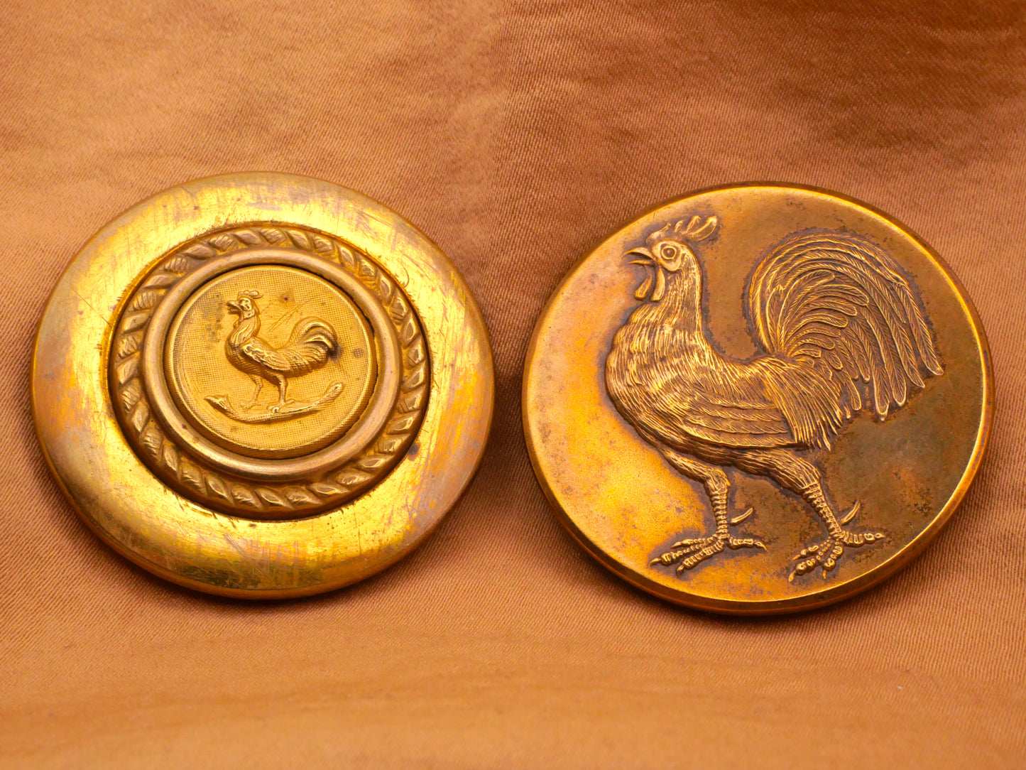 Rooster Brass Colored Metal Large Victorian Button 37-38mm