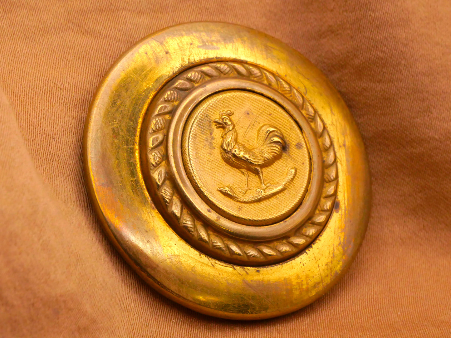 Rooster Brass Colored Metal Large Victorian Button 37-38mm
