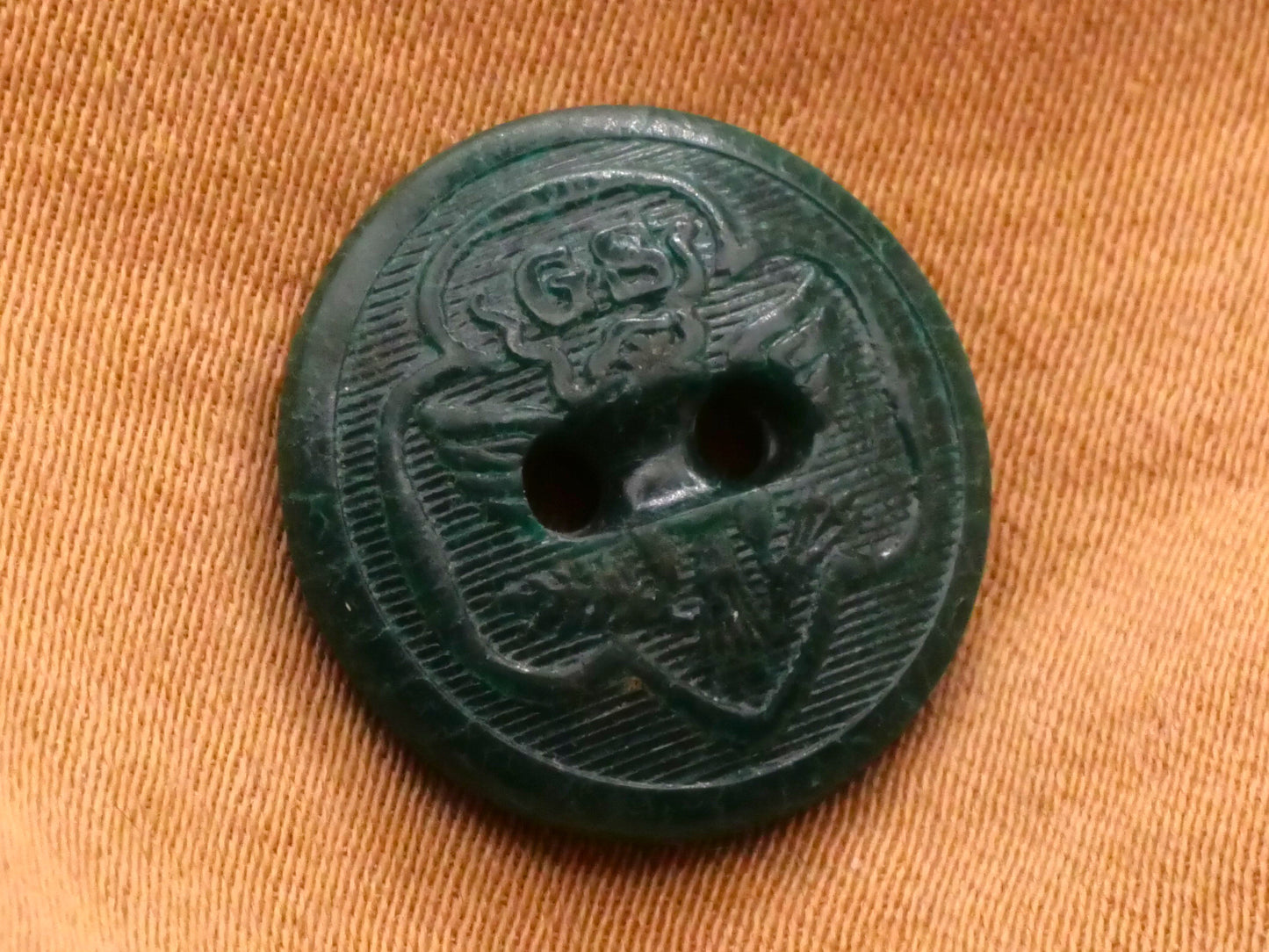 Girl Scout Great Seal Trefoil Shamrock Logo Green Early Plastic Button 15mm