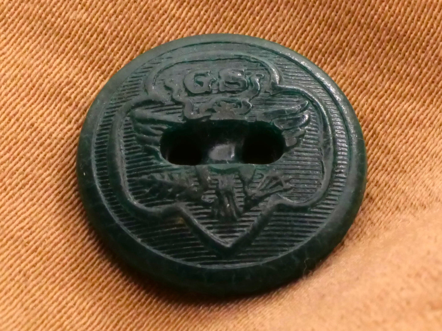 Girl Scout Great Seal Trefoil Shamrock Logo Green Early Plastic Button 15mm