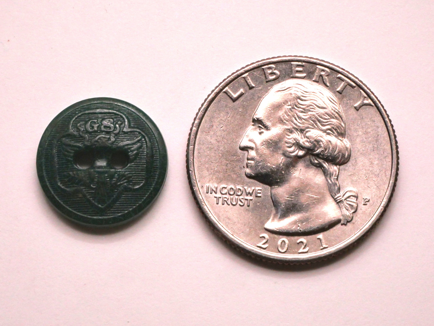 Girl Scout Great Seal Trefoil Shamrock Logo Green Early Plastic Button 15mm