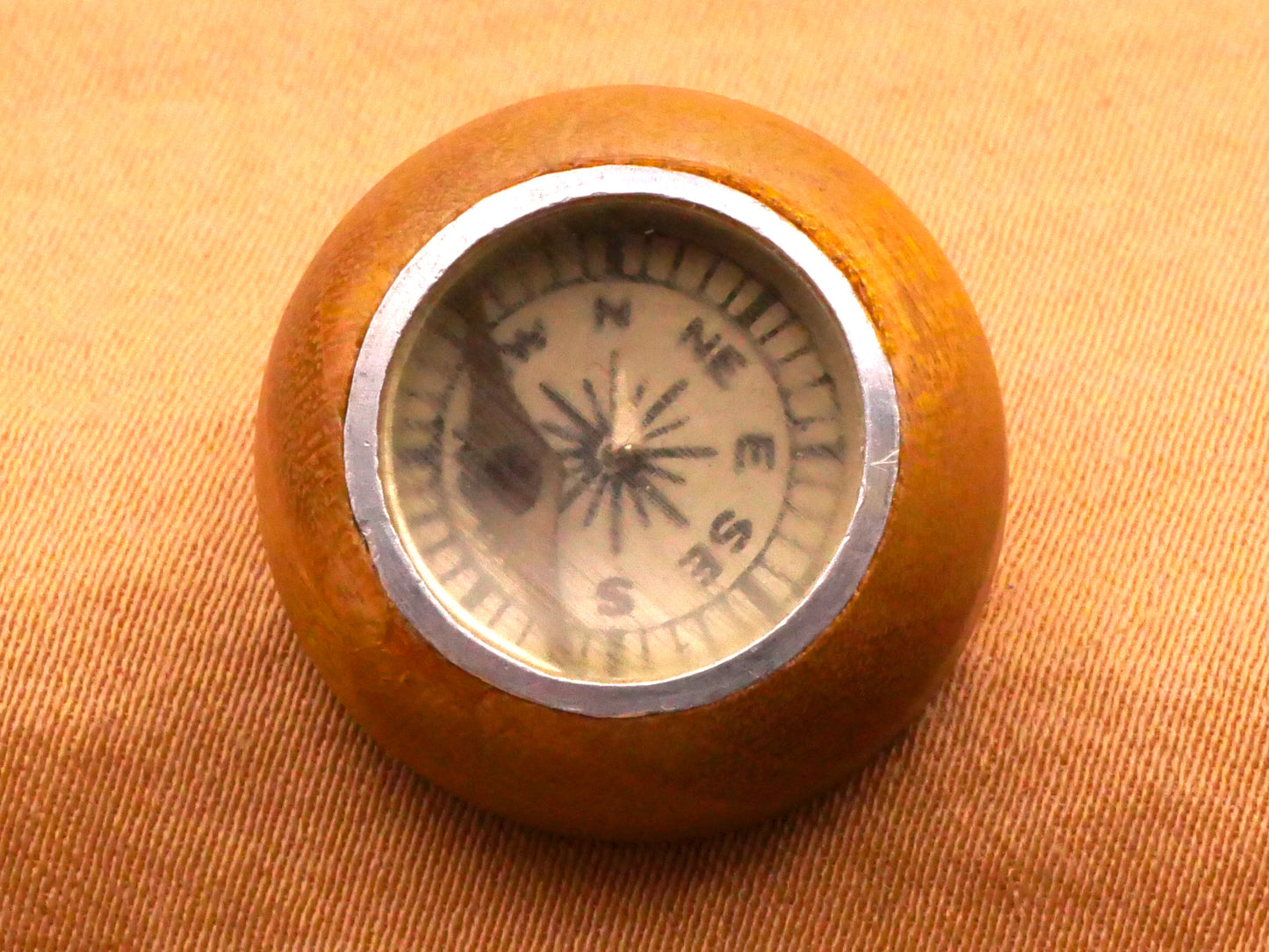 Compass Moveable Wood Vintage Button 19mm