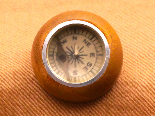 Compass Moveable Wood Vintage Button 19mm