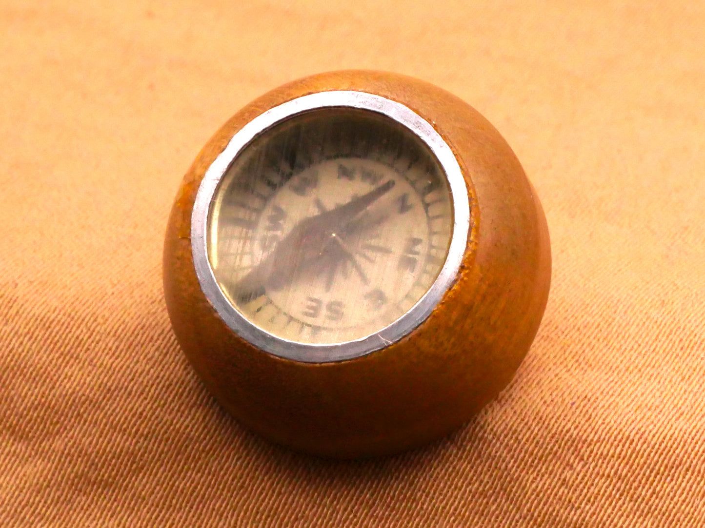 Compass Moveable Wood Vintage Button 19mm