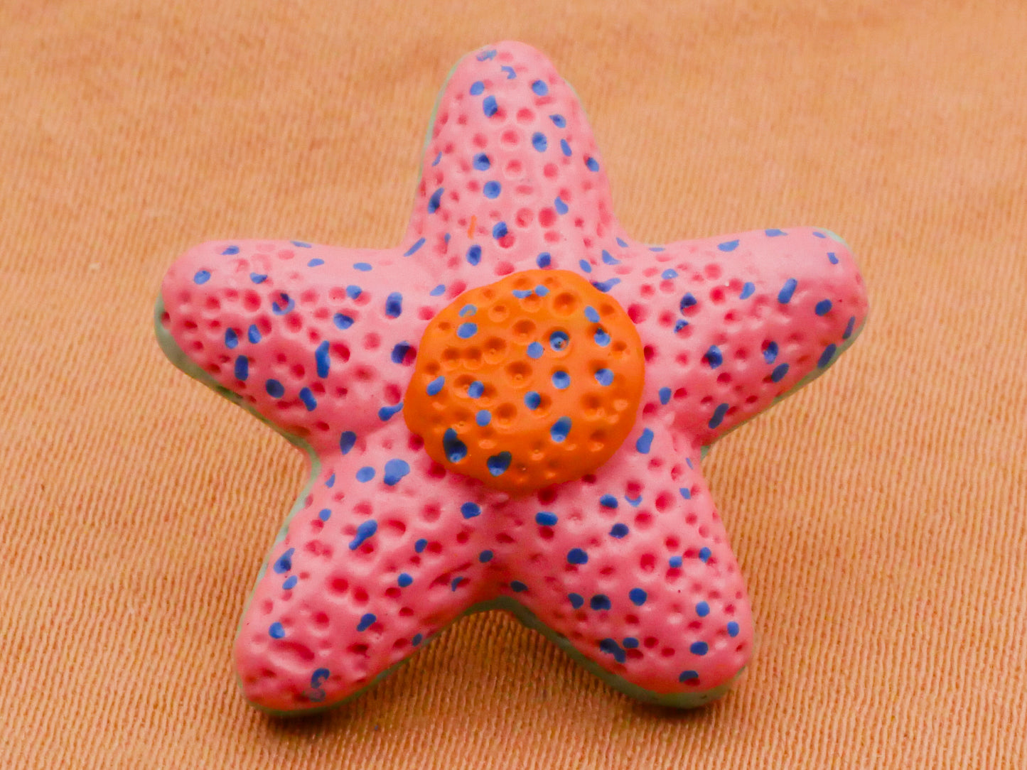 Star Starfish Spotted Pink Plastic Button 22x23mm