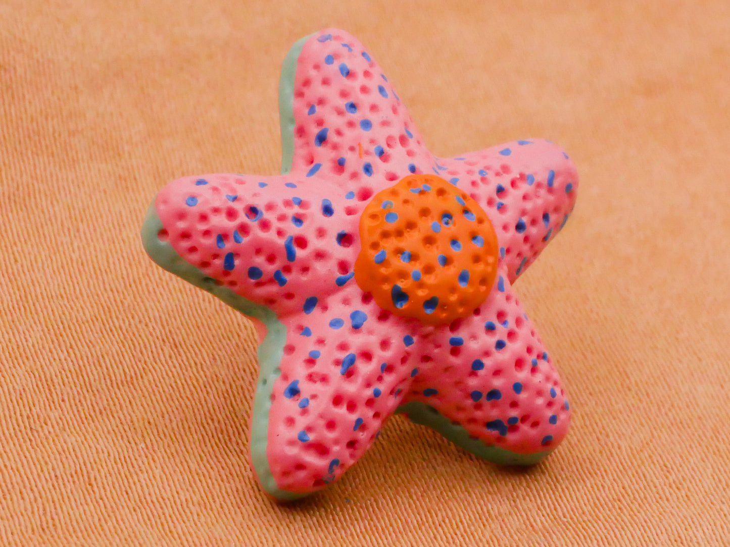 Star Starfish Spotted Pink Plastic Button 22x23mm