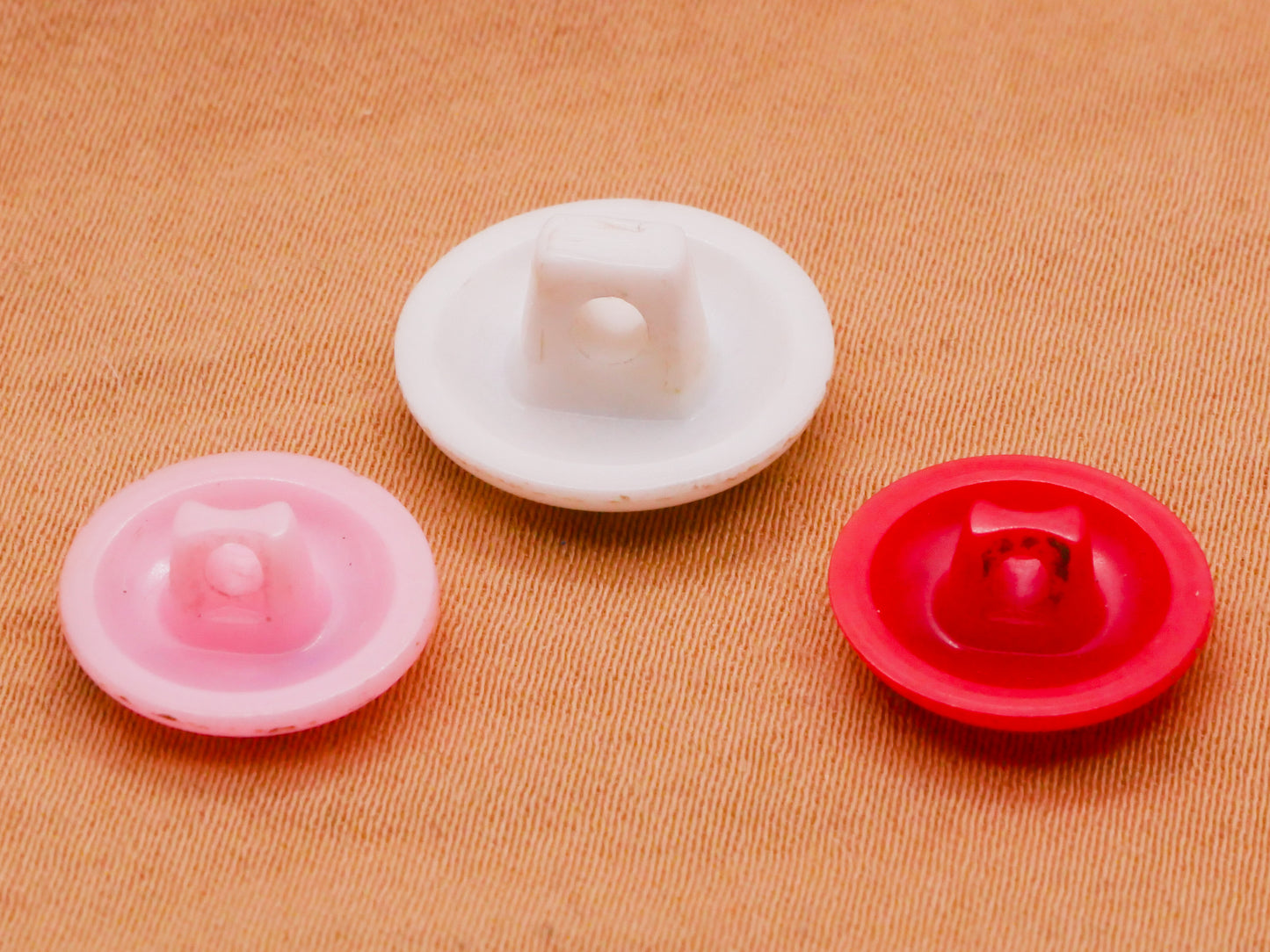 Hanna-Barbera Cartoon Character Vintage Plastic Button Various 13-15mm