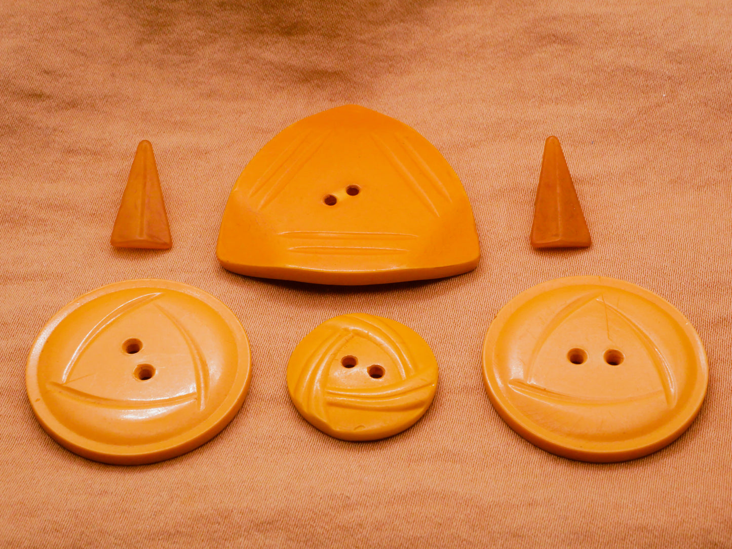 Triangle Design Butterscotch Bakelite Early Plastic Vintage Button Various 8-35mm
